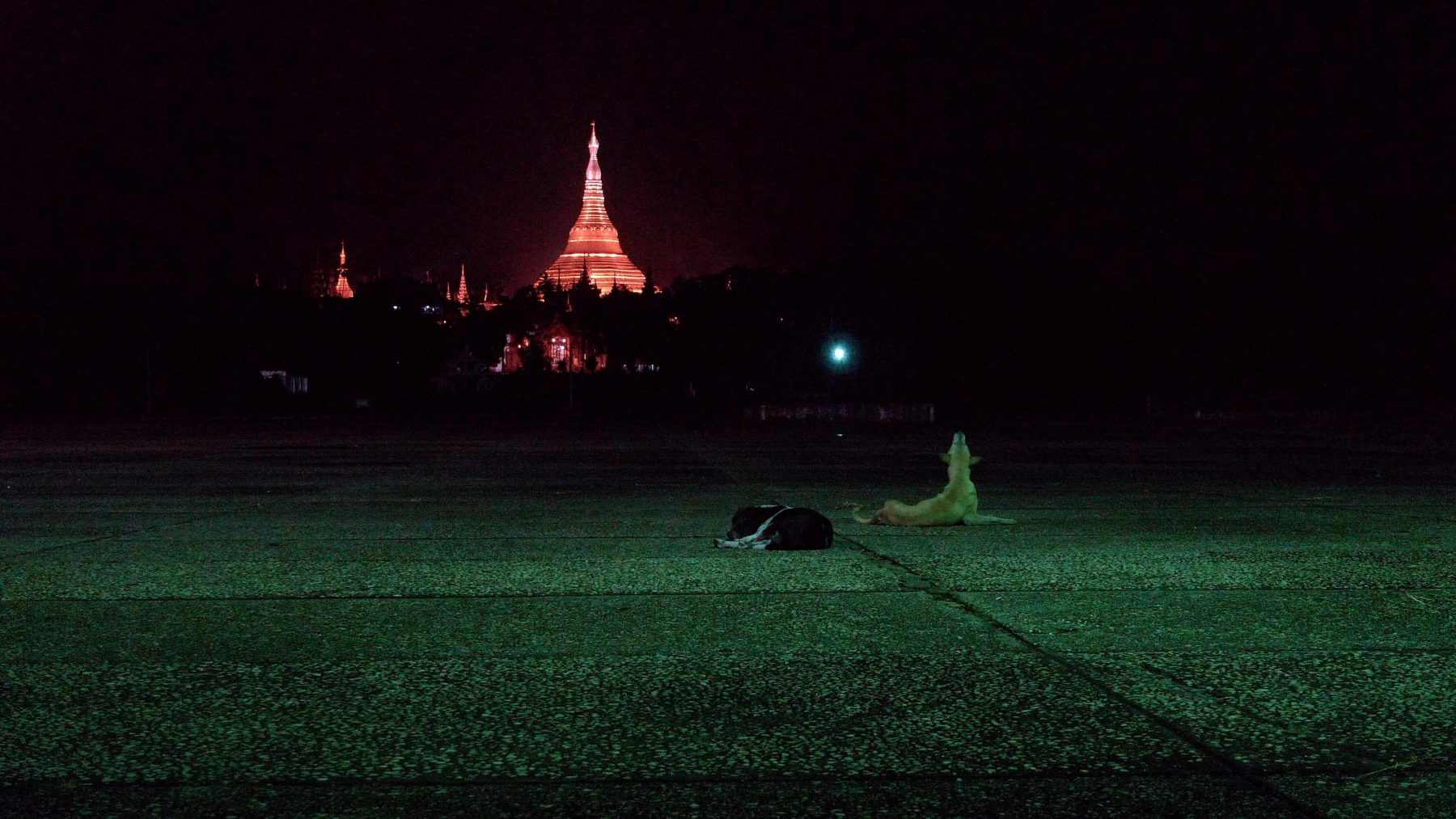 Image: Půlnoc v Rangúnu